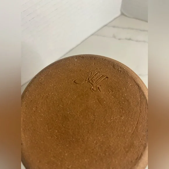 Rustic Brown and Cream Handcrafted pottery signed by artist - Picture 3 of 4